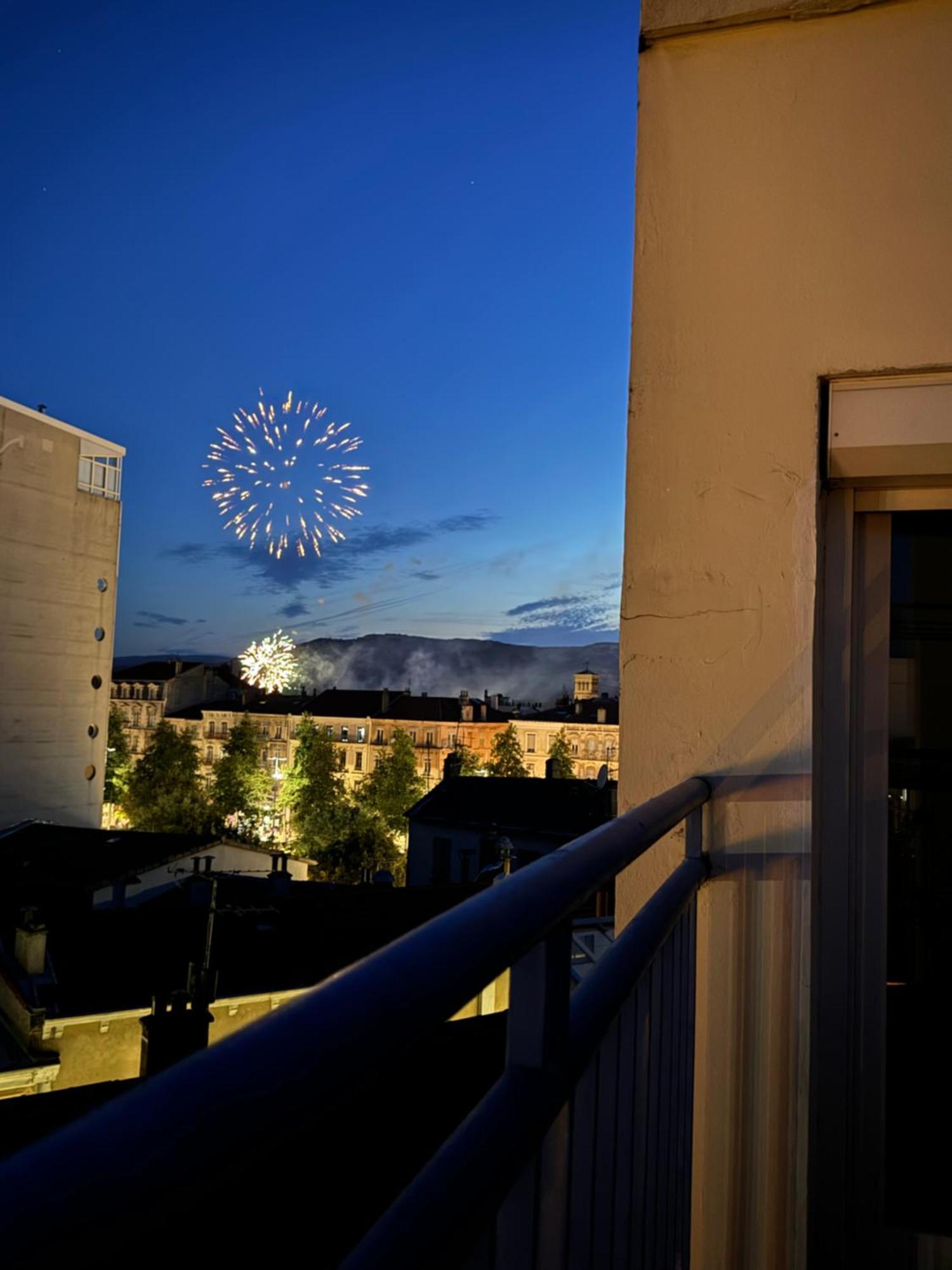 Appartement Terrasse Au Coeur De Valence 54 Bagian luar foto